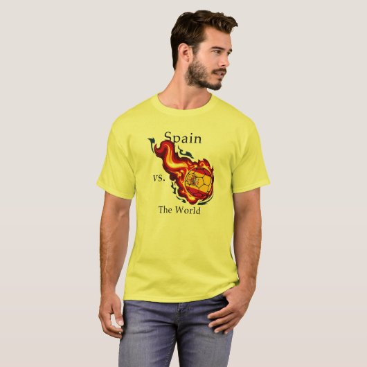 ワールドカップ – スペイン対世界の炎上するサッカー Tシャツ (正面フル)
