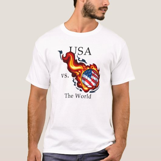 ワールドカップ – 米国対世界の炎を上げるサッカーボール Tシャツ (正面)