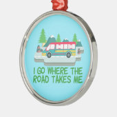 ワールドトラベラーRVキャンパーロードトリップバケーション メタルオーナメント (左)