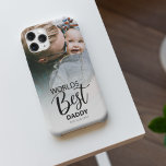 ワールド最高のパパ |写真 iPhone 11 ケース<br><div class="desc">パパのユニーク贈り物を探して、父の日、誕生日、または単にあなたを愛していると言うために完璧!この単純モダンなデザインはタイポグラフィお気に入りの文字を備え読て「WORLDS DADDY」と写真を最高の撮影する。編集可能文字フォントスタイルは、カスタマイズ後クリックの更なるリンカスタマイズク上で変更することができる。</div>