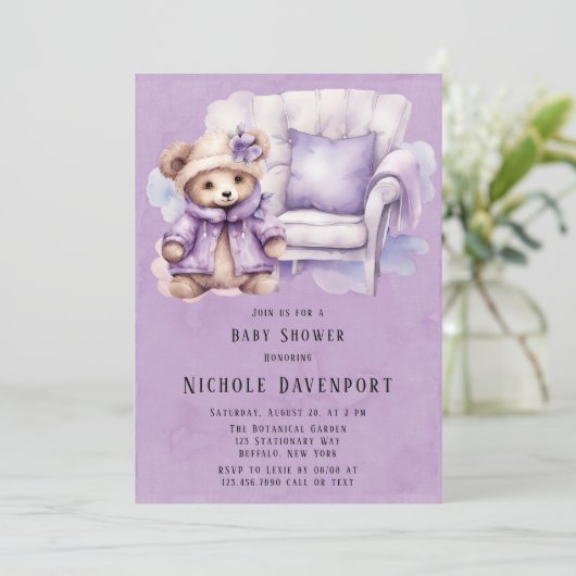 ヴァイオレットかわいいテディベアーチェアガール女の子ベビーシャワー 招待状 (スタンド正面)