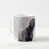 ヴァイマラナー犬 雪が降るクリスマス コーヒーマグカップ (正面左)