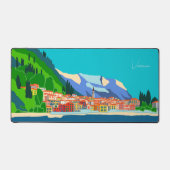 ヴァレンナレイクコモイタリアイラストレーショントラベル デスクマット (正面)