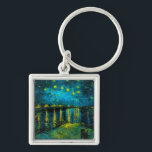 ヴァンゴッホスターリーナイトオーバーザローヌ キーホルダー<br><div class="desc">ヴィンセント・ヴァン・ゴッホの油絵をフィーチャーしたキーチェーンStarry Night Over the Rhne (1888).黄色い輝く星飾はアルレの川岸をカップルが散歩するように青い夜空を散歩する。印象派やオランダ芸術のファンのための完璧な贈り物。</div>