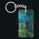 ヴァンゴッホスターリーナイトオーバーザローヌ キーホルダー<br><div class="desc">ヴィンセント・ヴァン・ゴッホの油絵をフィーチャーしたキーチェーンStarry Night Over the Rhne (1888).黄色い輝く星飾はアルレの川岸をカップルが散歩するように青い夜空を散歩する。印象派やオランダ芸術のファンのための完璧な贈り物。</div>