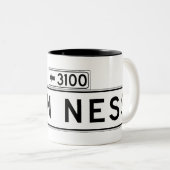 ヴァンネスAve。、サンフランシスコの道路標識 ツートーンマグカップ (正面右)