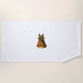 ヴァンパイアの衣装を着たドイツのブルドッグハロウィーン犬 ビーチタオル (正面)