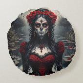 ヴァンパイア女性とスガスカル、1枕に2デザイン ラウンドクッション (裏面)