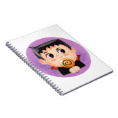 ヴァンパイア・ハロウィーンの衣装を着た可愛い男の子 ノートブック (右側)