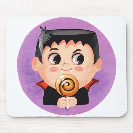 ヴァンパイア・ハロウィーンの衣装を着た可愛い男の子 マウスパッド (正面)