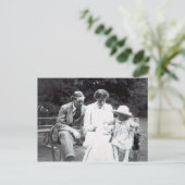 ヴァージニア・ウルフとクリーブとジュリアン・ベル, 1910 ポストカード (スタンド正面)