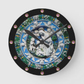 ヴァージンと天使と丸いピンクの宝石を持つ子供 ラウンド壁時計 (正面)