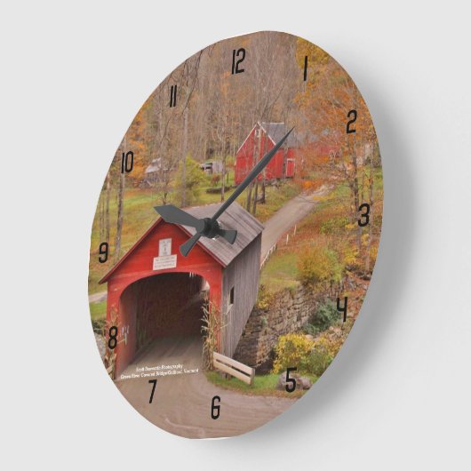 ヴァーモントのグリーンリバーの屋根付橋 ラージ壁時計 (傾斜)