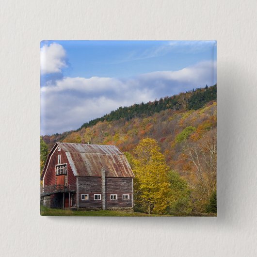 ヴァーモントの緑山の納屋。 ハンコック、3 缶バッジ (正面)