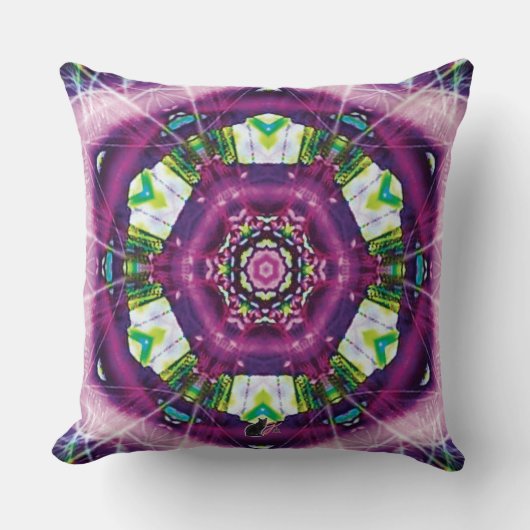 ヴィオレット万華鏡のように千変万化するパターン クッション (正面)