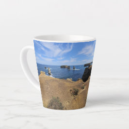 ヴィクトリアの島々湾沿岸のパノラマ カフェラテマグ