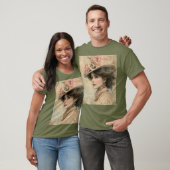 ヴィクトリア時代の貴婦人の花柄の帽子 - エレガントな肖像画 Tシャツ (ユニセックス)