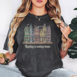ヴィクトリア朝の家と読書の引用アート Tシャツ