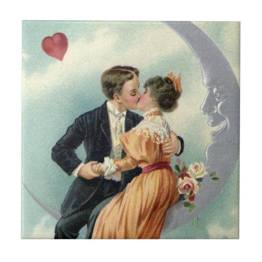 ヴィクトリア調のカップルのキス クレセントムーン タイル (正面)