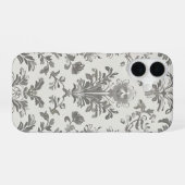 ヴィクトリア調 ダマスク 花柄 ホワイト ヴィンテージ iPhone 16ケース (裏面横)