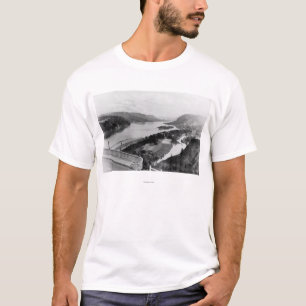 ヴィスタの家の写真からのコロンビアの峡谷の眺め Tシャツ