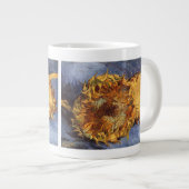 ヴィンセント・ヴァン・ゴッホ – 静物詩： 2つの切り取ったひまわり ジャンボコーヒーマグカップ (正面右)