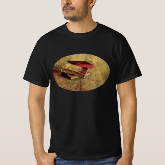 ヴィンセント・ヴァン・ゴッホ - 3冊の本のある静物 Tシャツ (正面)