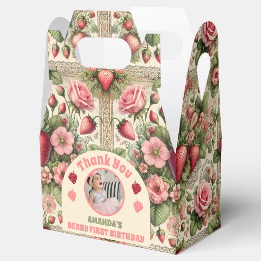 ヴィンテージいちご1st誕生日パーティー写真 フェイバーボックス (オープン)