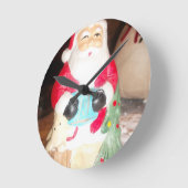 ヴィンテージおもしろいサンタウィズスノーアートプリント ラウンド壁時計 (傾斜)