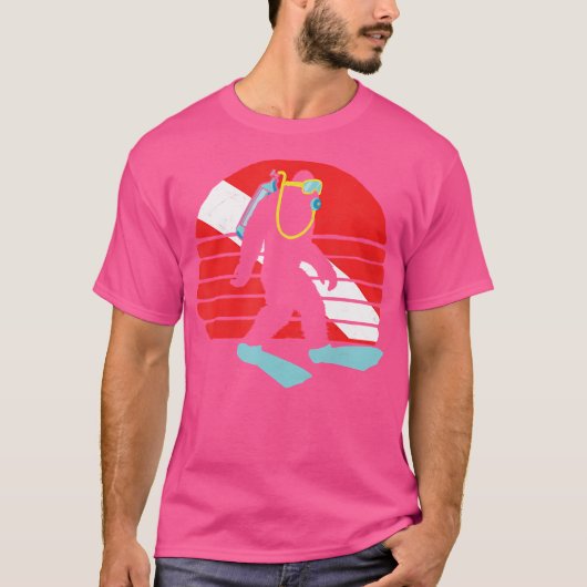 ヴィンテージおもしろいビッグフートスキューバダイビングレトロダイブフラグ Tシャツ (正面)