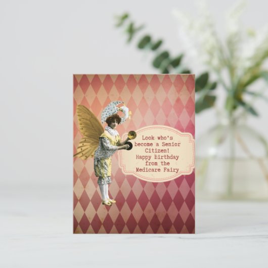 ヴィンテージおもしろいメディケアシニア誕生日 ポストカード (スタンド正面)