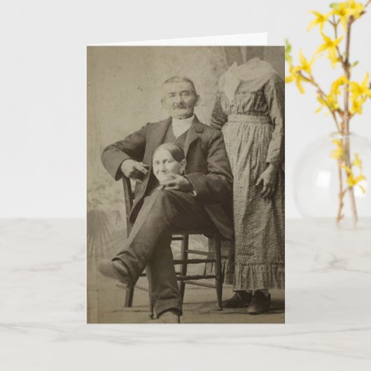 ヴィンテージおもしろい不気味な夫と首のない妻のポス カード (黄色い花)