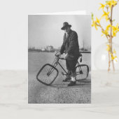 ヴィンテージおもしろい男が自転車の四角いホイールポストに乗る カード (黄色い花)