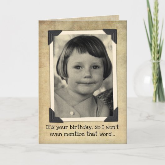ヴィンテージおもしろい誕生日 – 古い言葉は言及しない カード (正面)
