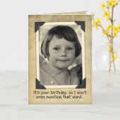 ヴィンテージおもしろい誕生日 – 古い言葉は言及しない カード (黄色い花)