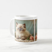 ヴィンテージかわいいラグドール子猫ポートレート花甘い コーヒーマグカップ (正面左)
