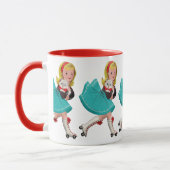 ヴィンテージかわいい女の子のスケートで滑る猫お洒落: マグカップ (左)