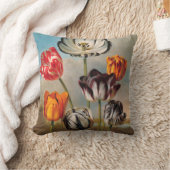 ヴィンテージが変化するチューリップが咲く景色 クッション (ブランケット)