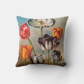 ヴィンテージが変化するチューリップが咲く景色 クッション (裏面)