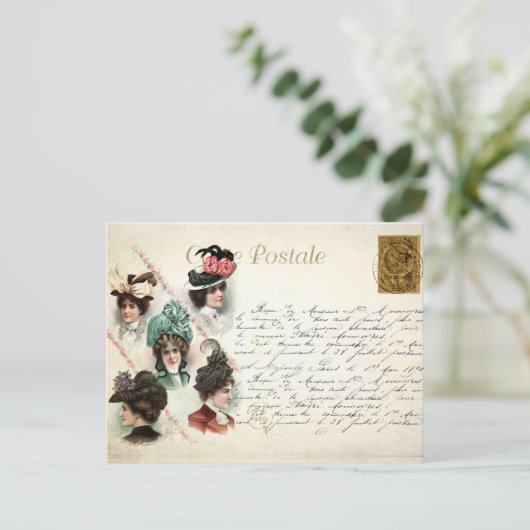 ヴィンテージが帽子をかぶって手書き入力を行うフランスの女性 ポストカード (スタンド正面)