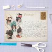 ヴィンテージが帽子をかぶって手書き入力を行うフランスの女性 薄葉紙 (クラフト)