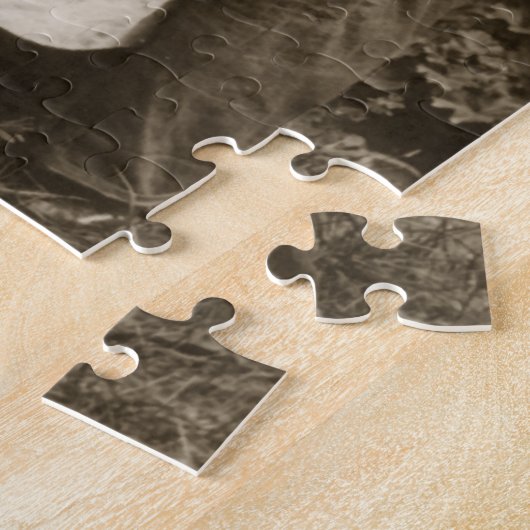 ヴィンテージが庭でキスをするの子どもたちの愛の写真 ジグソーパズル (側面)