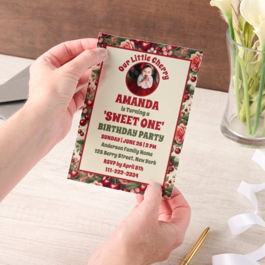 ヴィンテージさくらんぼ「Sweet One」 1st Birthday Photo ベラム紙招待状 (ポータブル)