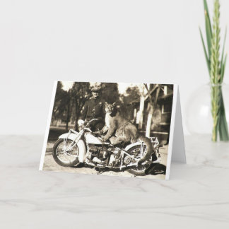 ヴィンテージでの警察官のオートバイ車の車内の写真 カード