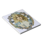 ヴィンテージで美しい花と弓を持つ少女 ノートパッド (アングル)