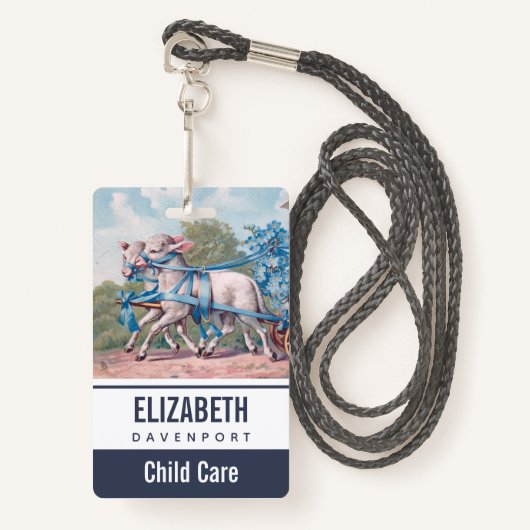 ヴィンテージで青いリボンファンシーを着た子羊 バッジ (正面ランヤード)