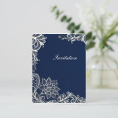 ヴィンテージな白いレース模様のネイビーブルーの結婚式 招待状 (スタンド正面)