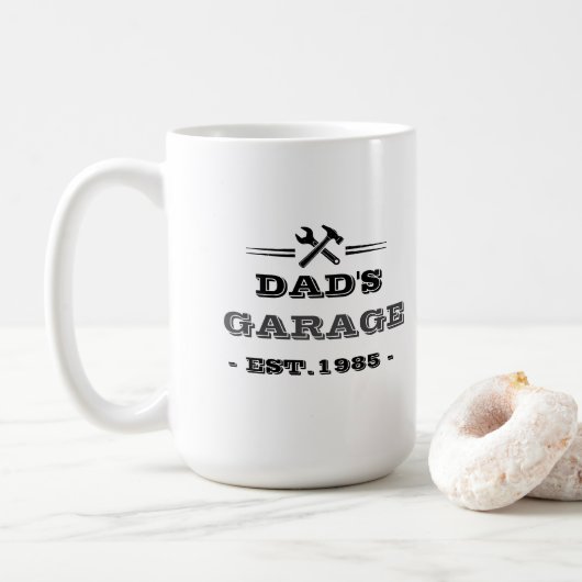 ヴィンテージな雰囲気の"Dad's Garage - Est. 1985" コーヒーマグカップ (ドーナツ)