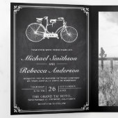 ヴィンテージな黒板のタンデム自転車の結婚式の写真 三つ折り招待状 (内部最初)