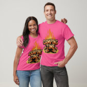 ヴィンテージな「キャンピングタイム」薪 Tシャツ (ユニセックス)
